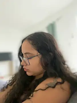 Snapshot of CurlyGirl_1 chatting on December 13, 12:06 pm CurlyGirl 1 online show from December 13, 12:06 pm