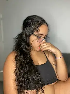 Snapshot of CurlyGirl_1 chatting on December 13, 3:11 pm CurlyGirl 1 online show from December 13, 3:11 pm