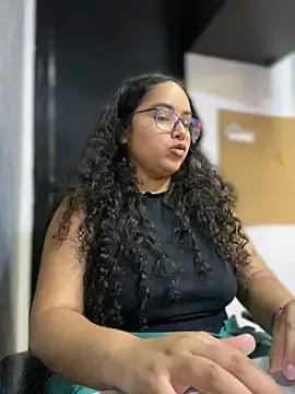 Snapshot of CurlyGirl_1 chatting on December 28, 11:05 pm CurlyGirl 1 online show from December 28, 11:05 pm