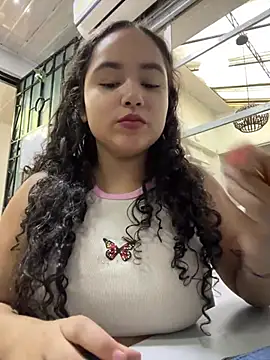 Snapshot of CurlyGirl_1 chatting on January 10, 12:04 pm CurlyGirl 1 online show from January 10, 12:04 pm