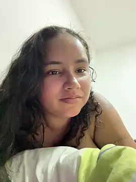 Snapshot of CurlyGirl_1 chatting on January 28, 12:00 pm CurlyGirl 1 online show from January 28, 12:00 pm