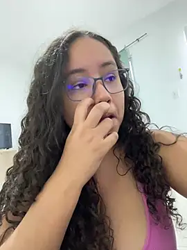 Snapshot of CurlyGirl_1 chatting on January 29, 12:24 pm CurlyGirl 1 online show from January 29, 12:24 pm