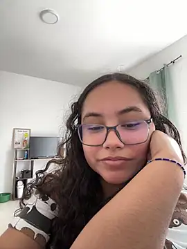 Snapshot of CurlyGirl_1 chatting on January 31, 4:38 pm CurlyGirl 1 online show from January 31, 4:38 pm