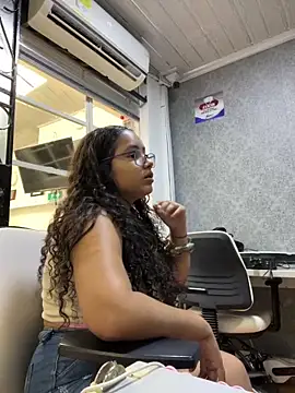 Snapshot of CurlyGirl_1 chatting on February 5, 1:33 pm CurlyGirl 1 online show from February 5, 1:33 pm