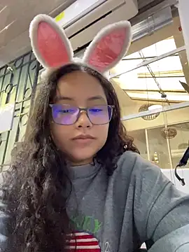 Snapshot of CurlyGirl_1 chatting on February 7, 12:39 pm CurlyGirl 1 online show from February 7, 12:39 pm