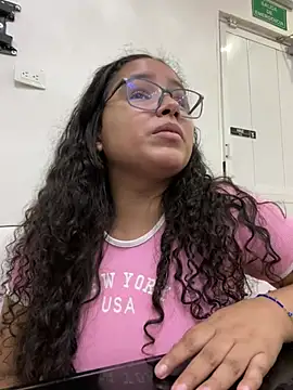 Snapshot of CurlyGirl_1 chatting on February 8, 6:44 pm CurlyGirl 1 online show from February 8, 6:44 pm