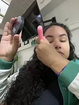 Snapshot of CurlyGirl_1 chatting on February 19, 11:28 am CurlyGirl 1 online show from February 19, 11:28 am