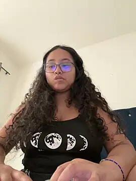 Snapshot of CurlyGirl_1 chatting on February 21, 7:43 pm CurlyGirl 1 online show from February 21, 7:43 pm