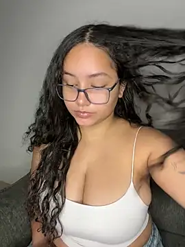 Snapshot of CurlyGirl_1 chatting on March 11, 11:12 am CurlyGirl 1 online show from March 11, 11:12 am