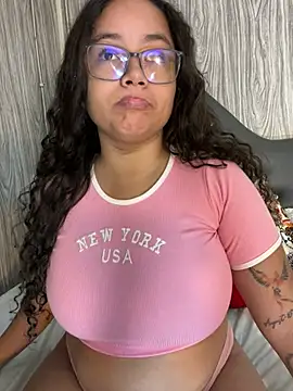 Snapshot of CurlyGirl_1 chatting on March 16, 12:33 pm CurlyGirl 1 online show from March 16, 12:33 pm