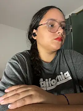 Snapshot of CurlyGirl_1 chatting on September 18, 8:33 pm CurlyGirl 1 online show from September 18, 8:33 pm