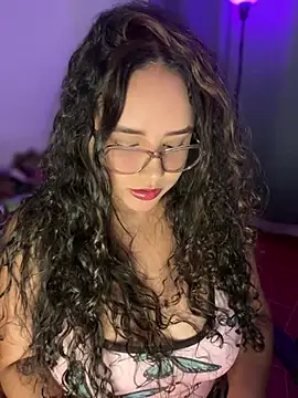 CurlyGirl 1 online show from May 8, 12:49 am