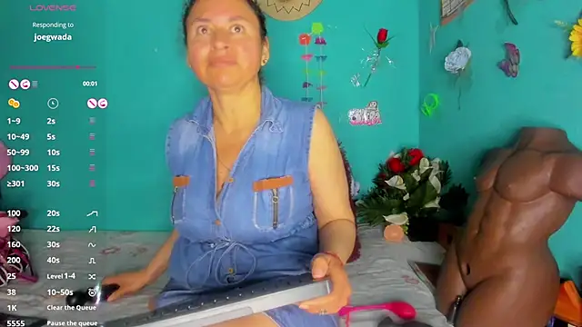 Snapshot of SheraHadee chatting on May 2, 10:31 am SheraHadee online show from May 2, 10:31 am