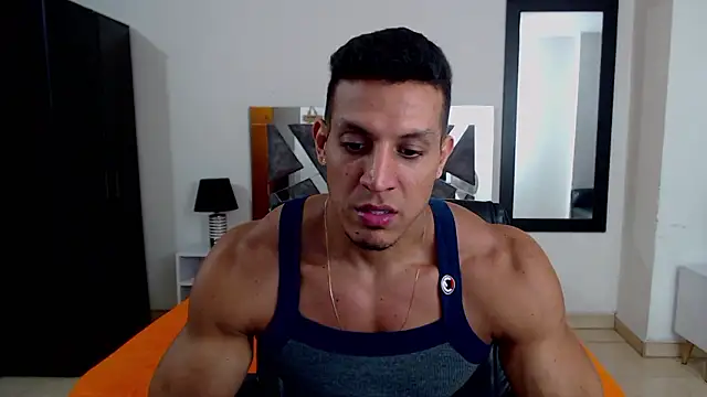 Snapshot of Frank_heaven01 chatting on December 7, 1:47 am Frank heaven01 online show from December 7, 1:47 am