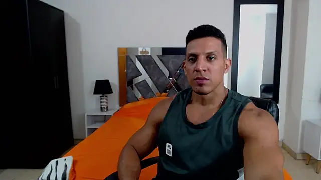 Snapshot of Frank_heaven01 chatting on December 12, 7:37 pm Frank heaven01 online show from December 12, 7:37 pm