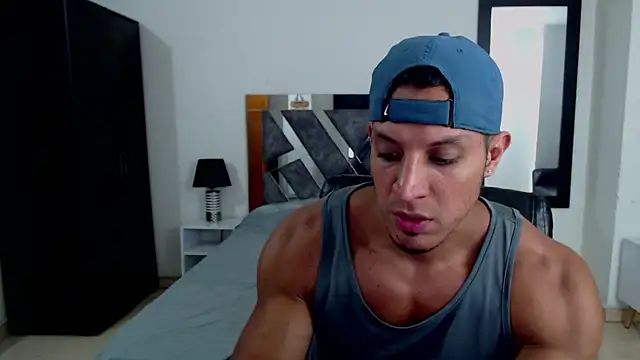 Snapshot of Frank_heaven01 chatting on December 23, 12:35 am Frank heaven01 online show from December 23, 12:35 am