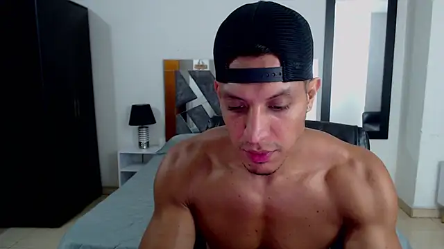 Snapshot of Frank_heaven01 chatting on December 30, 3:35 pm Frank heaven01 online show from December 30, 3:35 pm