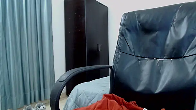 Snapshot of Frank_heaven01 chatting on December 31, 3:55 am Frank heaven01 online show from December 31, 3:55 am