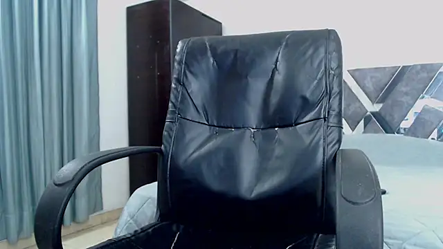 Snapshot of Frank_heaven01 chatting on January 4, 6:19 pm Frank heaven01 online show from January 4, 6:19 pm