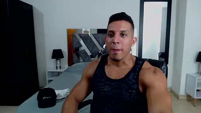 Snapshot of Frank_heaven01 chatting on January 5, 12:20 am Frank heaven01 online show from January 5, 12:20 am