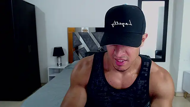 Snapshot of Frank_heaven01 chatting on January 5, 11:22 pm Frank heaven01 online show from January 5, 11:22 pm