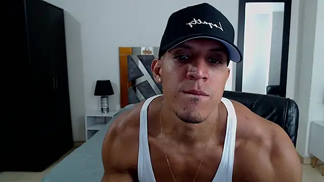 Snapshot of Frank_heaven01 chatting on January 11, 2:58 pm Frank heaven01 online show from January 11, 2:58 pm