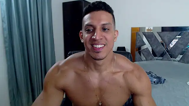 Snapshot of Frank_heaven01 chatting on January 11, 6:01 pm Frank heaven01 online show from January 11, 6:01 pm