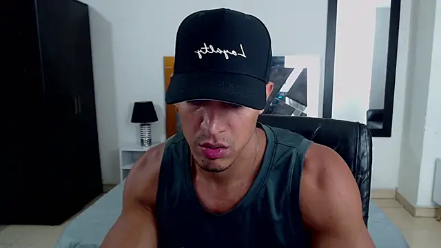 Snapshot of Frank_heaven01 chatting on January 15, 1:34 am Frank heaven01 online show from January 15, 1:34 am