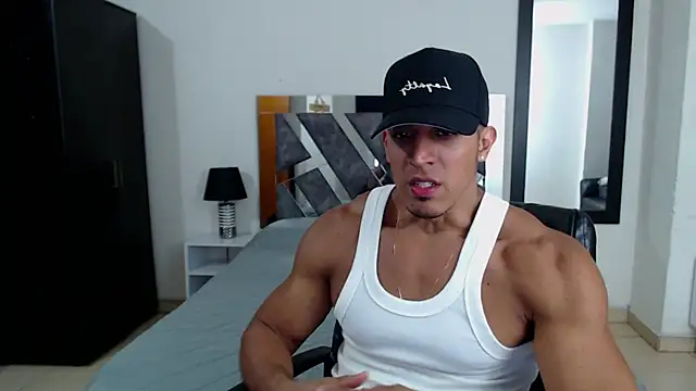 Snapshot of Frank_heaven01 chatting on January 18, 4:04 am Frank heaven01 online show from January 18, 4:04 am