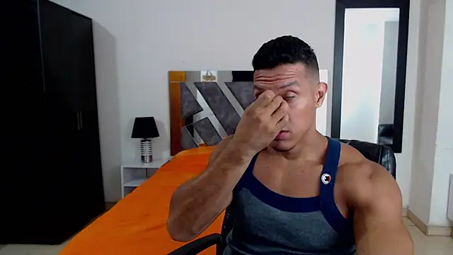 Snapshot of Frank_heaven01 chatting on January 21, 4:37 pm Frank heaven01 online show from January 21, 4:37 pm