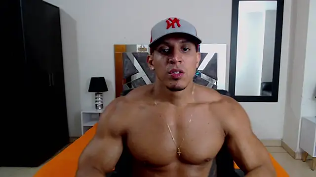 Snapshot of Frank_heaven01 chatting on January 28, 3:25 am Frank heaven01 online show from January 28, 3:25 am