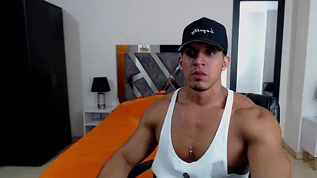 Snapshot of Frank_heaven01 chatting on January 31, 2:58 am Frank heaven01 online show from January 31, 2:58 am