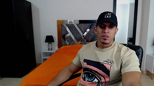 Snapshot of Frank_heaven01 chatting on February 3, 3:20 am Frank heaven01 online show from February 3, 3:20 am