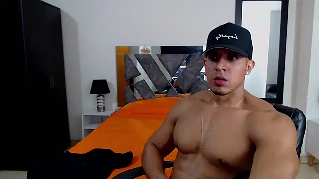 Snapshot of Frank_heaven01 chatting on February 10, 1:46 am Frank heaven01 online show from February 10, 1:46 am