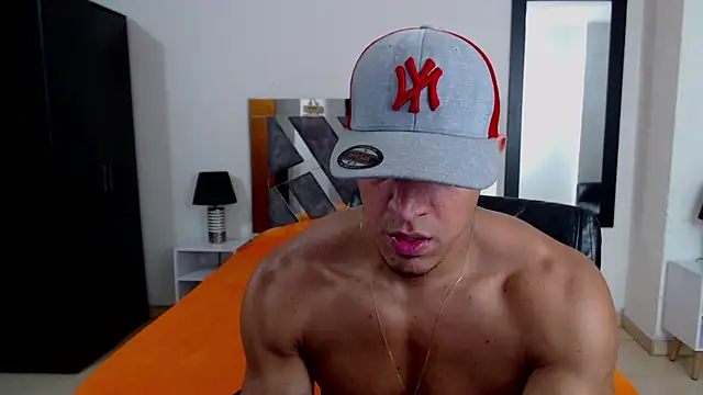 Snapshot of Frank_heaven01 chatting on February 11, 2:25 am Frank heaven01 online show from February 11, 2:25 am