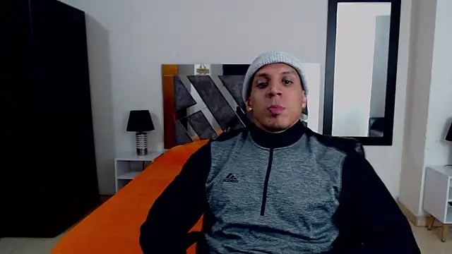 Snapshot of Frank_heaven01 chatting on February 11, 5:26 am Frank heaven01 online show from February 11, 5:26 am