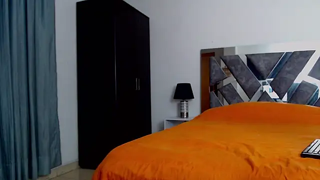 Snapshot of Frank_heaven01 chatting on February 13, 4:43 am Frank heaven01 online show from February 13, 4:43 am