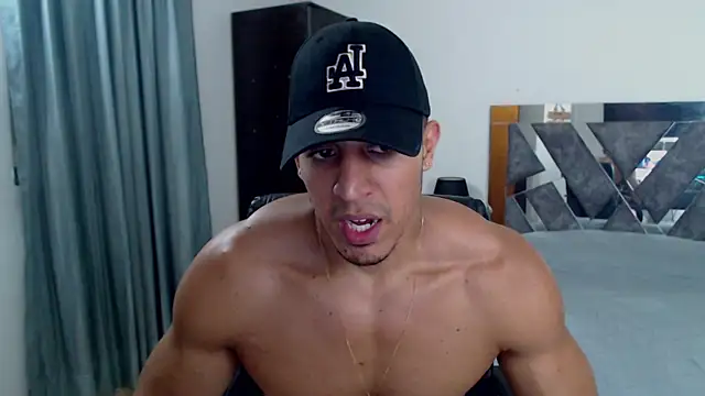 Snapshot of Frank_heaven01 chatting on February 16, 1:03 am Frank heaven01 online show from February 16, 1:03 am