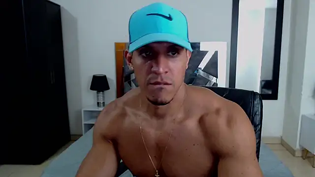 Snapshot of Frank_heaven01 chatting on February 17, 1:04 am Frank heaven01 online show from February 17, 1:04 am