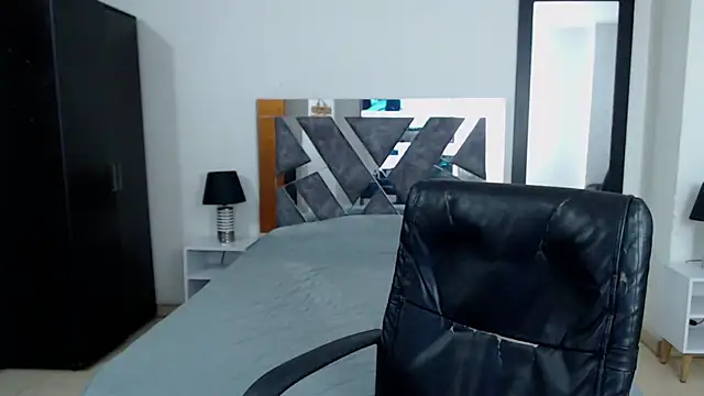 Snapshot of Frank_heaven01 chatting on February 26, 8:00 pm Frank heaven01 online show from February 26, 8:00 pm