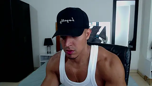 Snapshot of Frank_heaven01 chatting on February 27, 2:42 am Frank heaven01 online show from February 27, 2:42 am