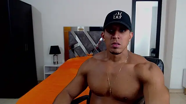 Snapshot of Frank_heaven01 chatting on March 20, 9:02 pm Frank heaven01 online show from March 20, 9:02 pm