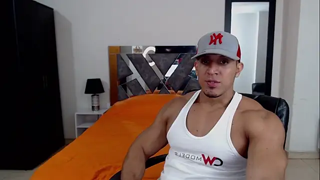 Snapshot of Frank_heaven01 chatting on September 18, 1:40 am Frank heaven01 online show from September 18, 1:40 am