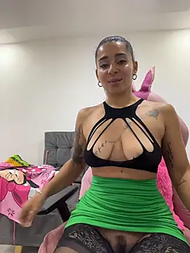 Snapshot of Meganmilk1 chatting on February 24, 3:32 pm Meganmilk1 online show from February 24, 3:32 pm