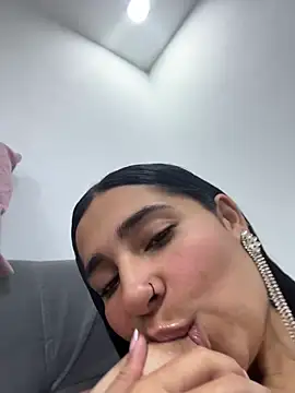 Snapshot of Meganmilk1 chatting on March 5, 4:14 pm Meganmilk1 online show from March 5, 4:14 pm