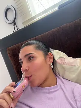 Snapshot of Meganmilk1 chatting on April 1, 6:27 pm Meganmilk1 online show from April 1, 6:27 pm