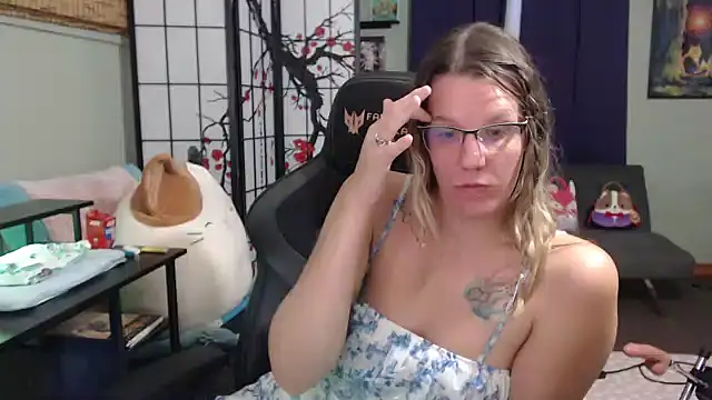 Snapshot of Sarahtineke chatting on October 19, 10:21 pm Sarahtineke online show from October 19, 10:21 pm