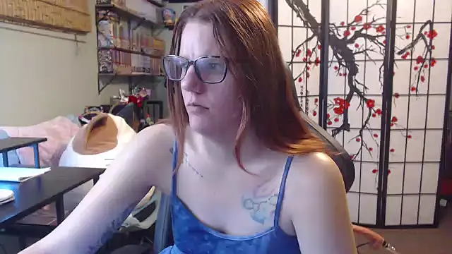 Sarahtineke online show from May 4, 3:30 pm