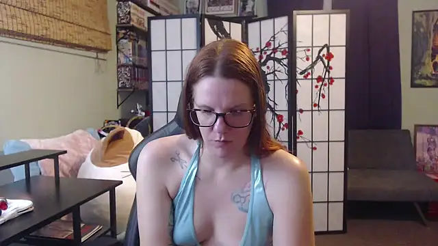 Sarahtineke online show from May 19, 3:13 am
