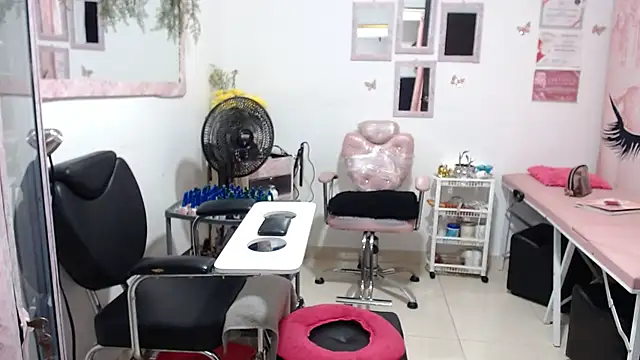 titsbiglovers online show from October 1, 1:33 am